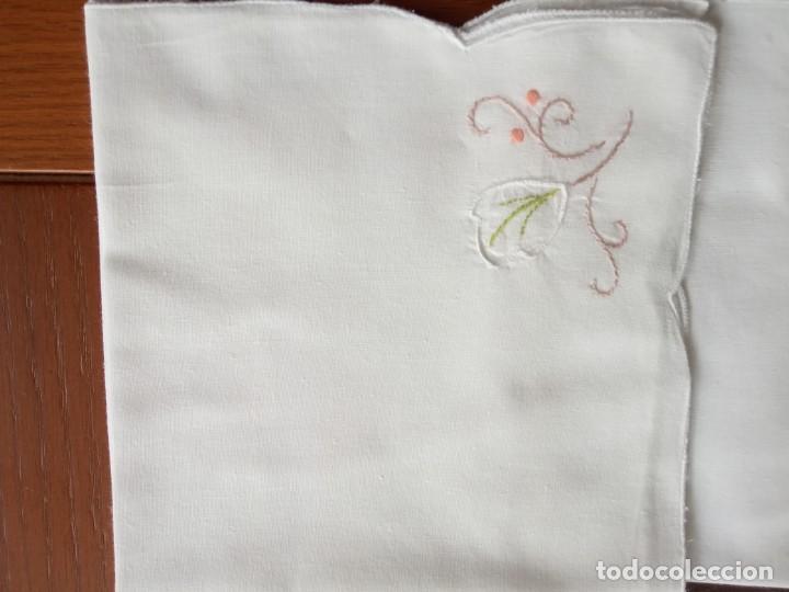 Antig&uuml;edades: OCHO SERVILLETAS BORDADAS ANTIGUAS - Foto 2