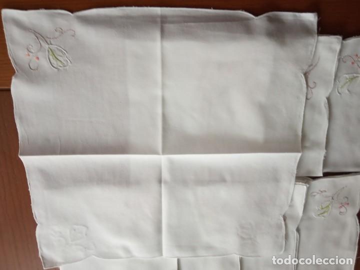 Antig&uuml;edades: OCHO SERVILLETAS BORDADAS ANTIGUAS - Foto 3