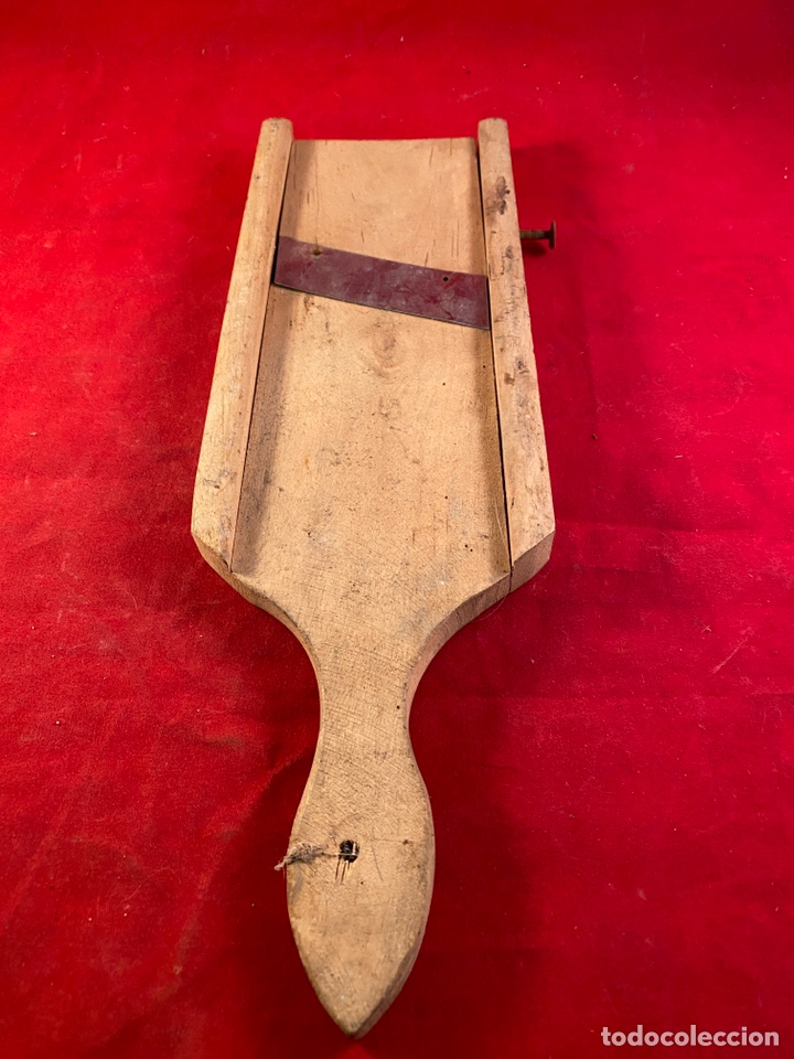 Antig&uuml;edades: Cortador de verduras de madera - Foto 1