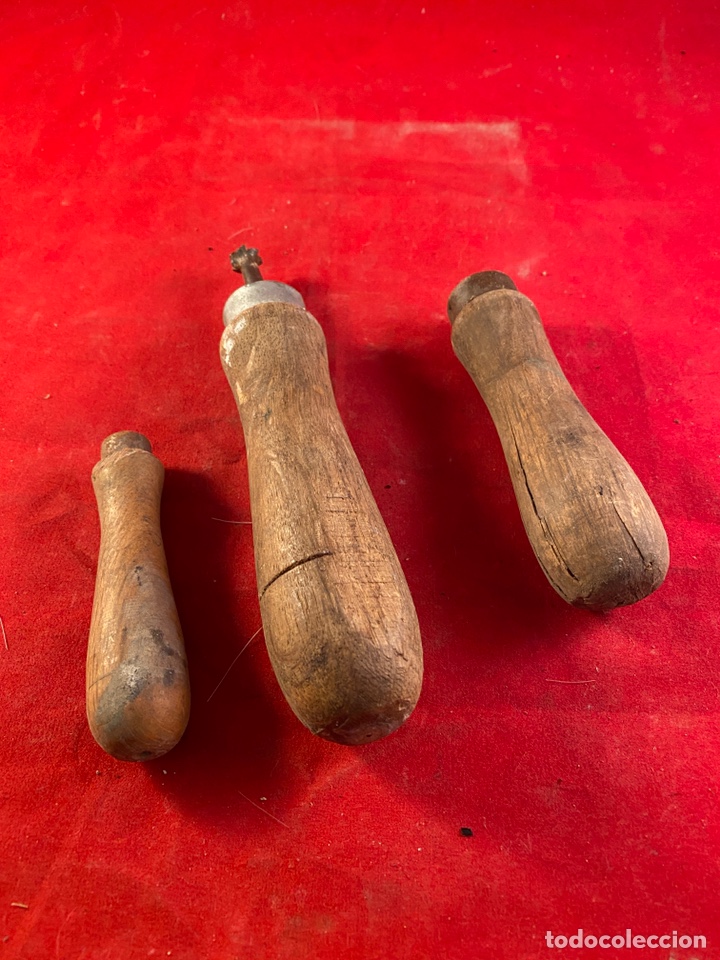 Antig&uuml;edades: 3 mangos de madera herramientas - Foto 1