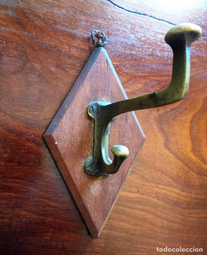 Antig&uuml;edades: ANTIGUO COLGADOR DE BRONCE - Foto 1