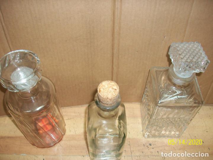 Antig&uuml;edades: LOTE DE 3 FRASCOS DE CRISTAL - Foto 2