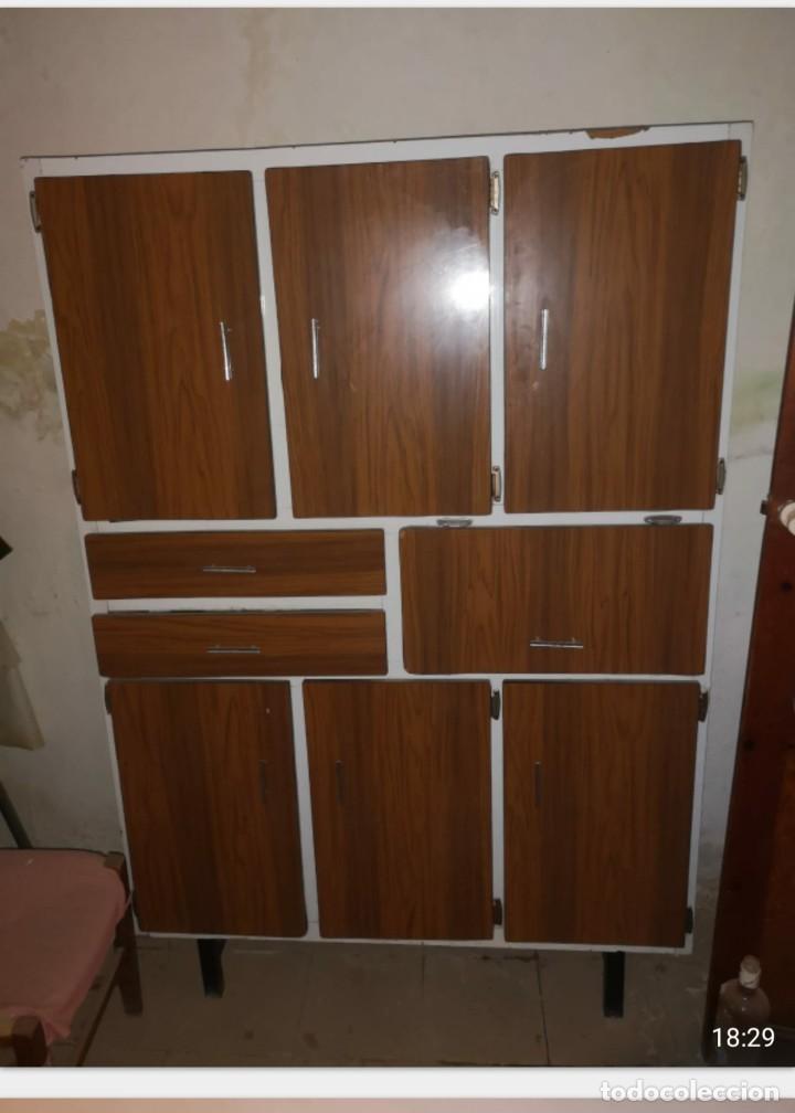 Antig&uuml;edades: Antiguo armario - Foto 1