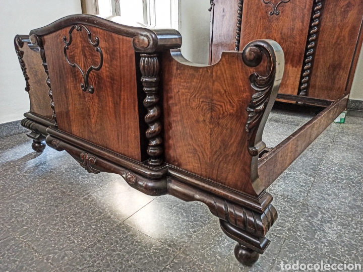 Antig&uuml;edades: Cama de Nogal con columnas salom&oacute;nicas - Foto 3