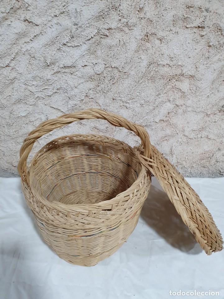 Antig&uuml;edades: CESTA DE MIMBRE CON TAPA - Foto 3