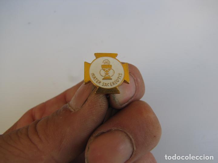 Antig&uuml;edades: 6- Medalla pin Mater Sacerdotis - Foto 2