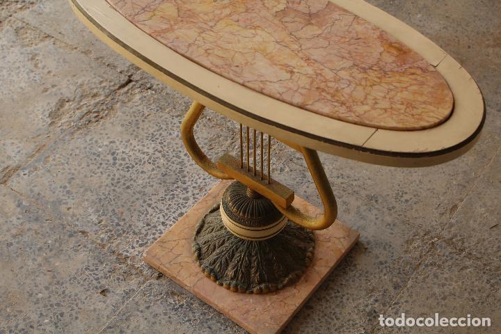 Antig&uuml;edades: mesa auxiliar en forma de lira - Foto 2