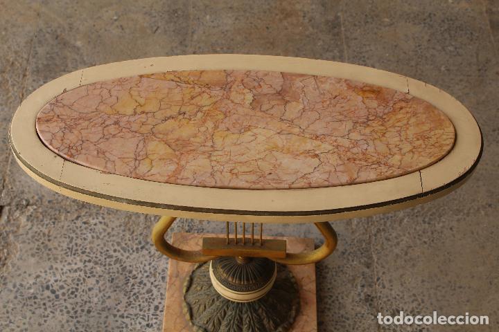 Antig&uuml;edades: mesa auxiliar en forma de lira - Foto 5