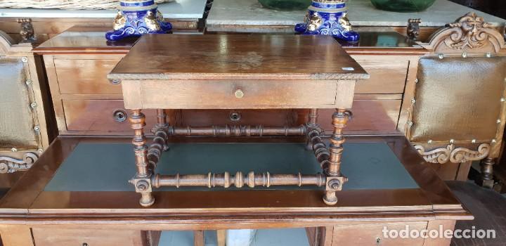 Antig&uuml;edades: Mesa auxiliar en madera de nogal - Foto 2