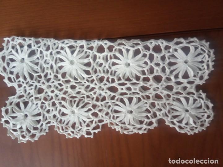 Antig&uuml;edades: TAPETE BLANCO A GANCHILLO, CUADRADO - Foto 7