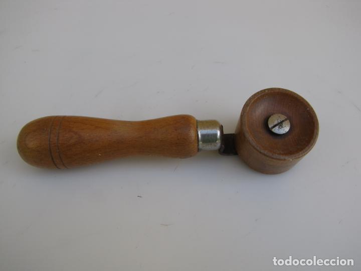 Antig&uuml;edades: 6- Rodillo . RIDGEL England - Foto 2