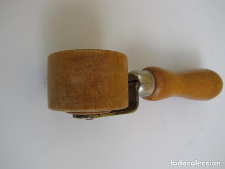 Antig&uuml;edades: 6- Rodillo . RIDGEL England - Foto 6