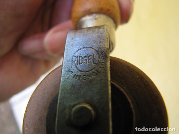 Antig&uuml;edades: 6- Rodillo . RIDGEL England - Foto 7