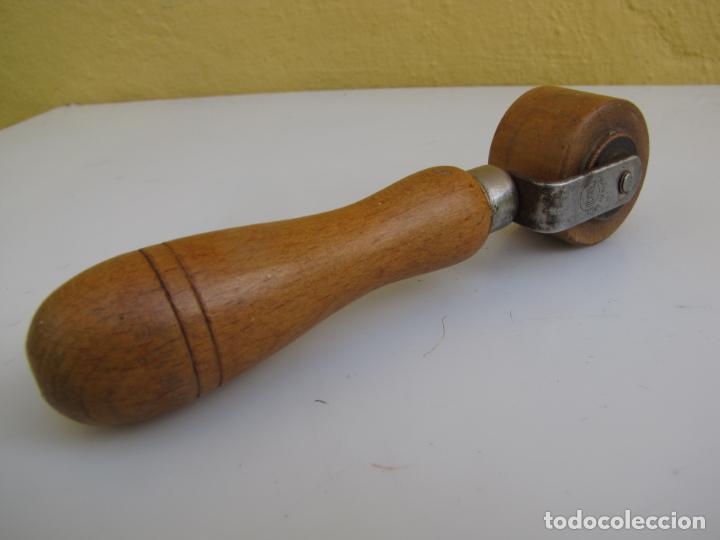 Antig&uuml;edades: 6- Rodillo . RIDGEL England - Foto 1