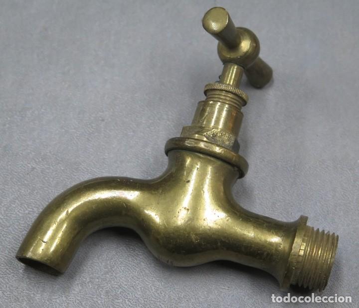 Antig&uuml;edades: ANTIGUO GRIFO DE BRONCE - Foto 1