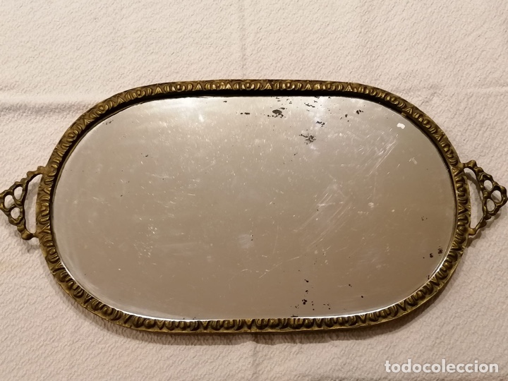 Antig&uuml;edades: Antigua bandeja de bronce con Espejo - Foto 2
