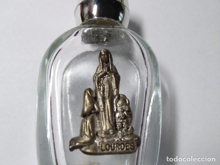 Antig&uuml;edades: 2 BOTELLITAS DE AGUA DE LOURDES. - Foto 4