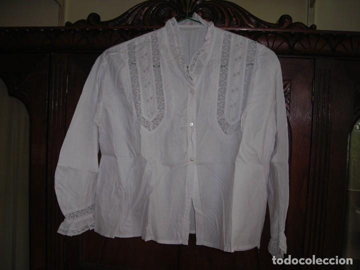 Antig&uuml;edades: camisa de mujer bordada de algodon - Foto 1