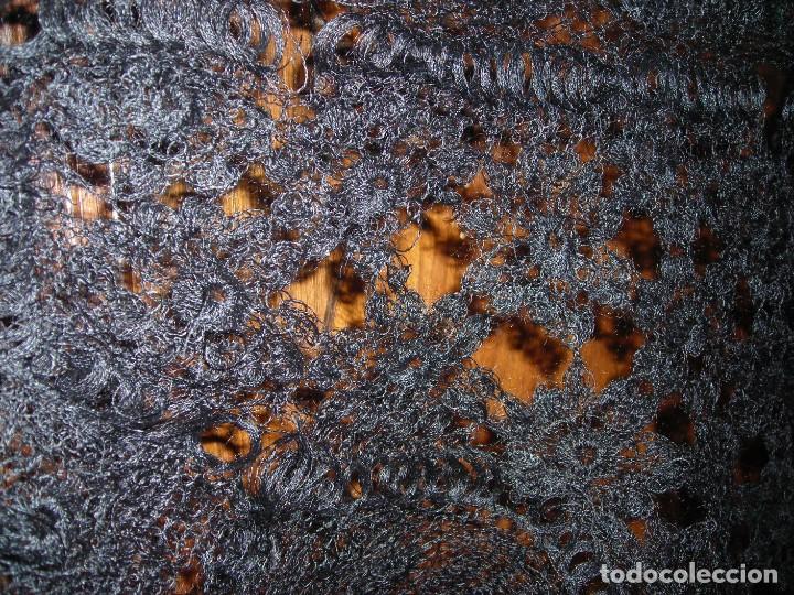 Antig&uuml;edades: mantilla 3 picos negra - Foto 3