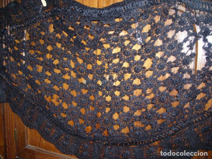 Antig&uuml;edades: mantilla 3 picos negra - Foto 4