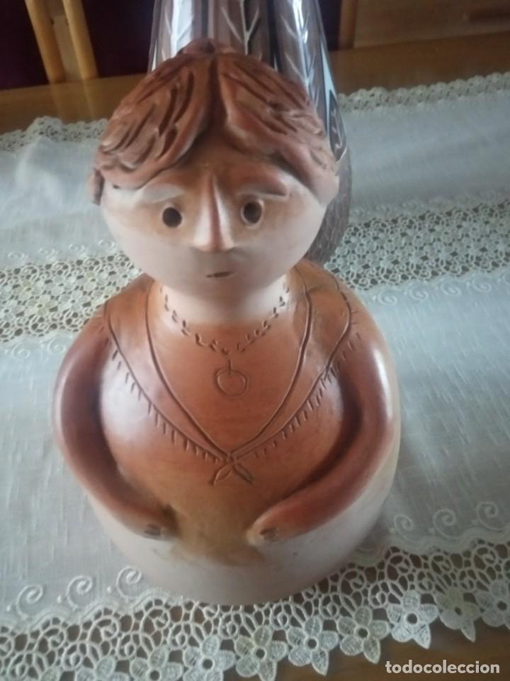 Antig&uuml;edades: HUCHA FIGURA DE MA&Ntilde;AEN BARRO - Foto 1