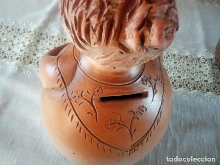 Antig&uuml;edades: HUCHA FIGURA DE MA&Ntilde;AEN BARRO - Foto 3