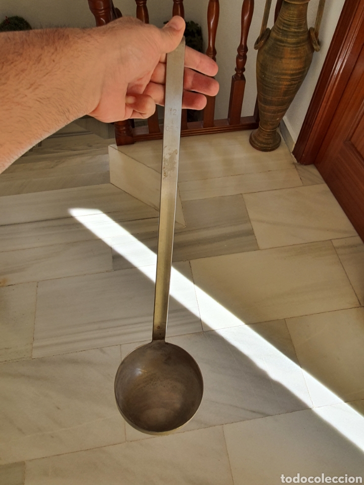 Antiquit&auml;ten: Enorme cucharon 12 l 0,50 .
