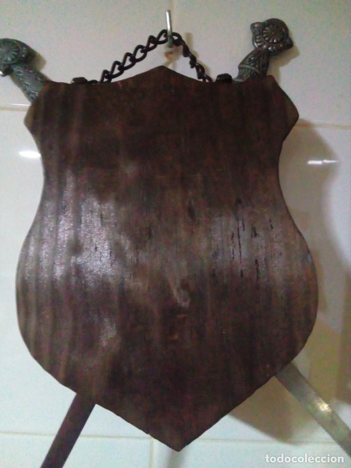 Antig&uuml;edades: ANTIGUO ESCUDO DE PARED - Foto 2
