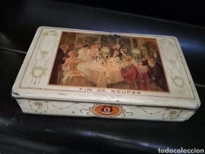 Antig&uuml;edades: Caja de lata. Chocolates Los Agustinos. - Foto 1