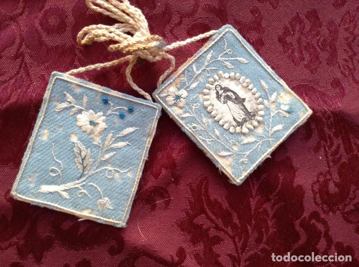 Antig&uuml;edades: Antiguo escapulario bordado - Foto 1