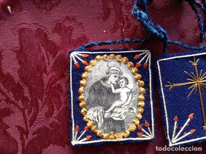 Antig&uuml;edades: Antiguo escapulario bordado - Foto 2