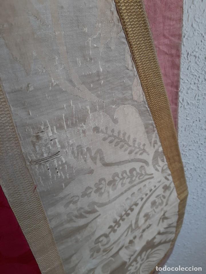 Antig&uuml;edades: CASULLA DE SEDA DAMASQUINADA - ESTOLA, MAN&Iacute;PULO Y C&Iacute;NGULO - SIGLO XIX - Foto 6