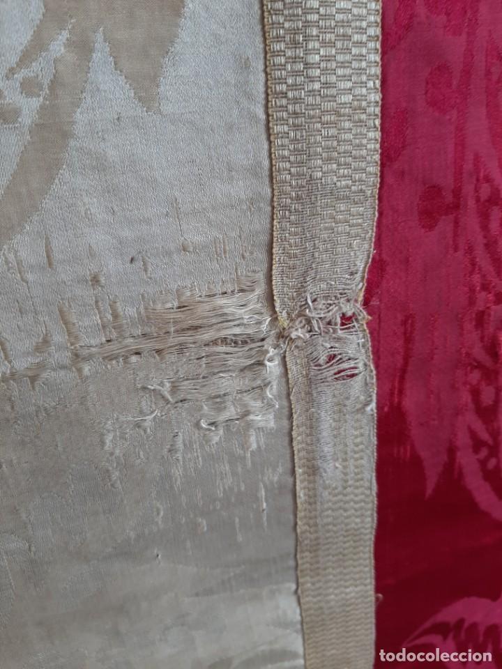 Antig&uuml;edades: CASULLA DE SEDA DAMASQUINADA - ESTOLA, MAN&Iacute;PULO Y C&Iacute;NGULO - SIGLO XIX - Foto 7