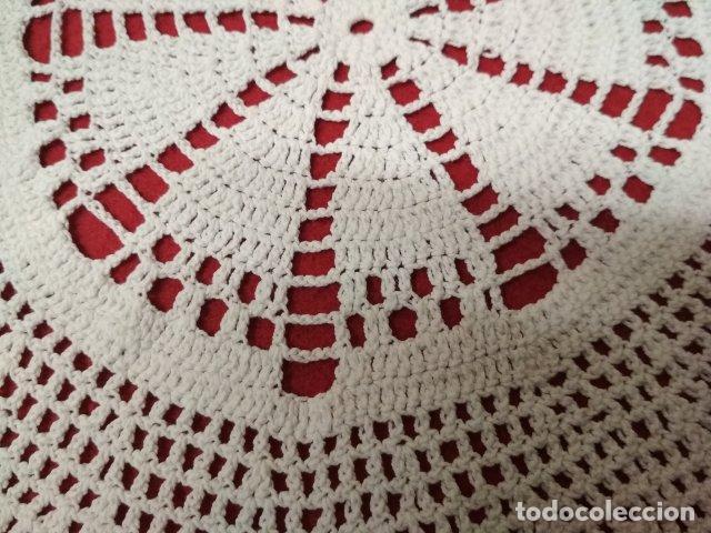 Antig&uuml;edades: ANTIGUO TAPETE DE CROCHET 26CM - Foto 2