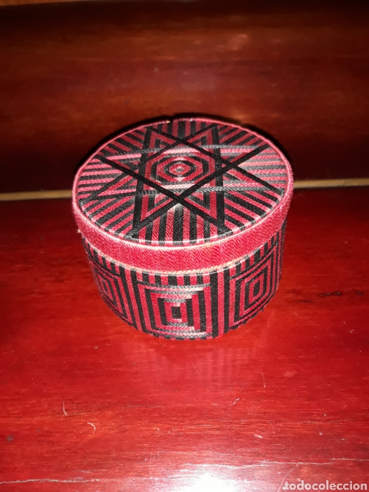 Antig&uuml;edades: Caja bordados - Foto 2