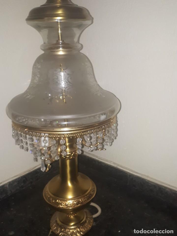 Antig&uuml;edades: L&aacute;mpara de bronce y cristal - Foto 1