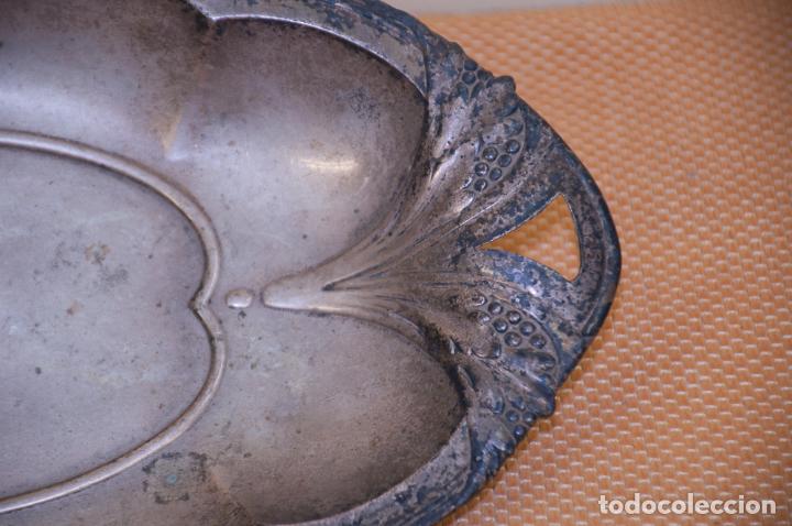 Antig&uuml;edades: BANDEJA MODERNISTA DE BRONCE, PLATEADA - Foto 3