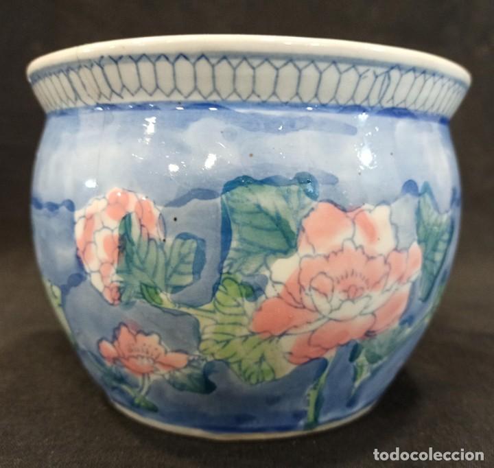 Antig&uuml;edades: Cuenco con decoraci&oacute;n azul y blanco y flores. C8 - Foto 1
