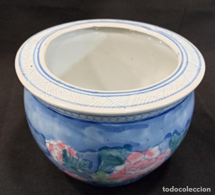Antig&uuml;edades: Cuenco con decoraci&oacute;n azul y blanco y flores. C8 - Foto 2