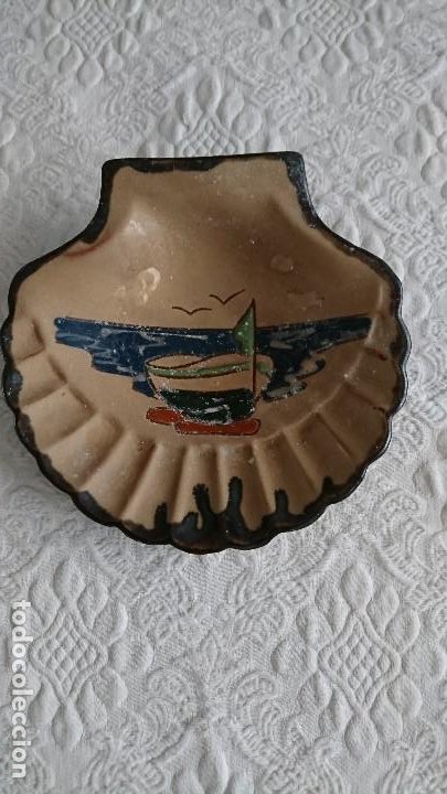 Antigüedades: Antigua jabonera en forma de concha, de cerámica de LA BISBAL, con una barca, tipico Costa Brava - Foto 1 - 205160003