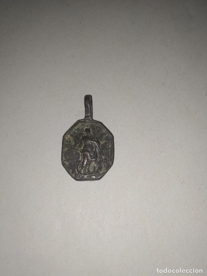 Antig&uuml;edades: Medalla del 18 - Foto 1