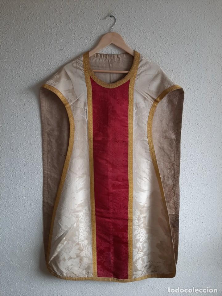 Antig&uuml;edades: CASULLA DE SEDA DAMASQUINADA - SIGLO XIX - Foto 1
