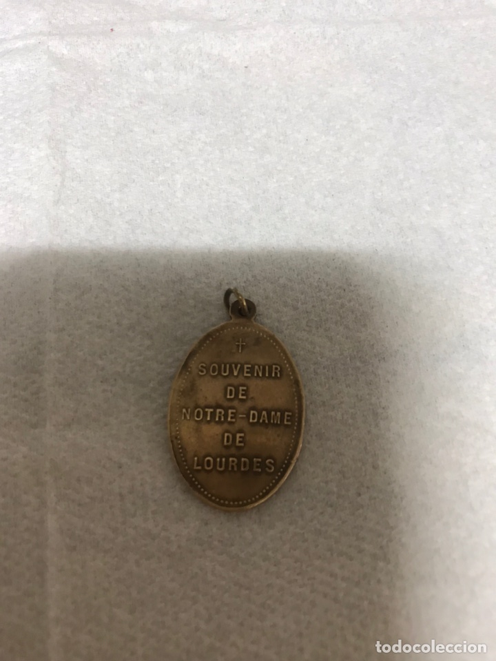 Antig&uuml;edades: Medalla Virgen de Lourdes - Foto 3