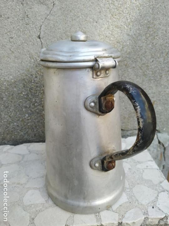 Antig&uuml;edades: Cafetera de aluminio antigua con marca - Foto 2