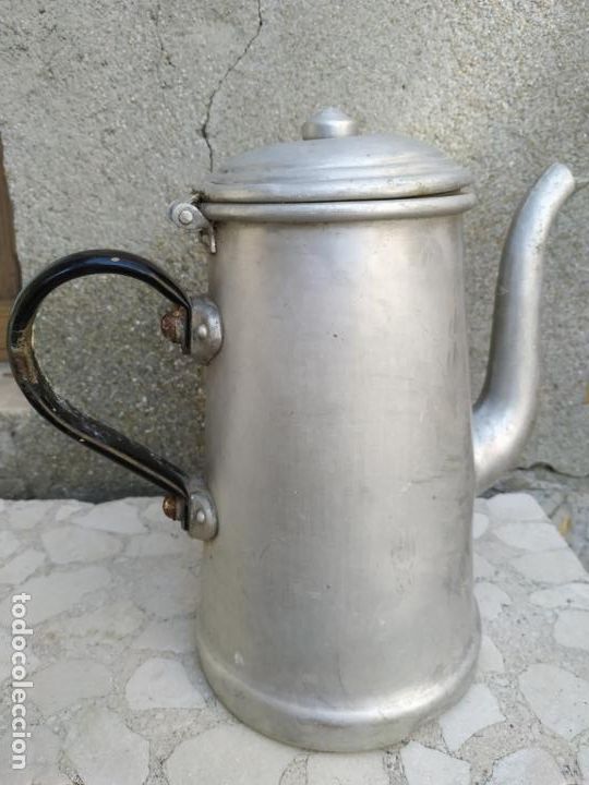 Antig&uuml;edades: Cafetera de aluminio antigua con marca - Foto 3