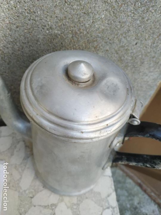 Antig&uuml;edades: Cafetera de aluminio antigua con marca - Foto 6