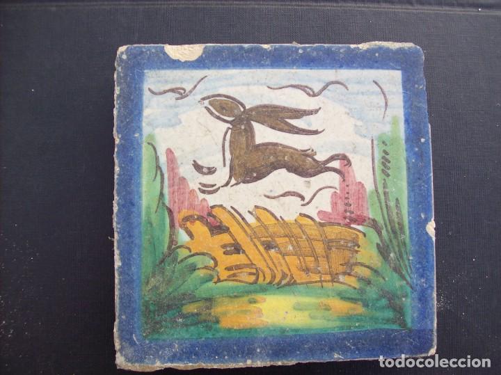 Antig&uuml;edades: azulejo rejano liebre marron - Foto 1