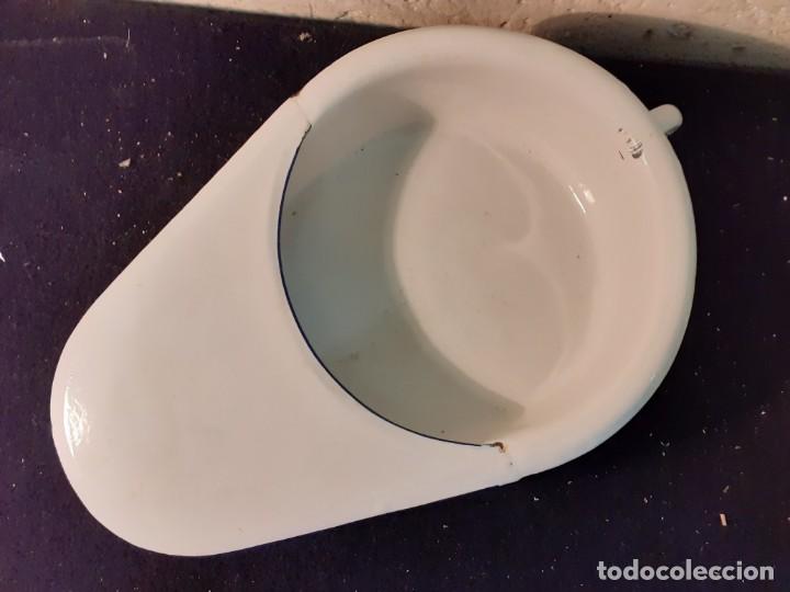 Antig&uuml;edades: Orinal bacina cu&ntilde;a metal esmaltado - Foto 3