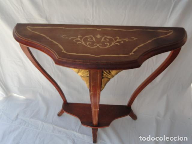 Antig&uuml;edades: SENCILLA C&Oacute;NSOLA DE MADERA CON MARQUETER&Iacute;A. - Foto 2