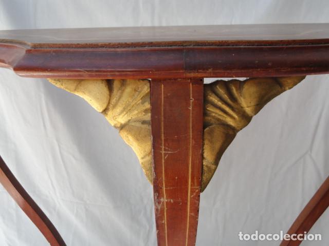 Antig&uuml;edades: SENCILLA C&Oacute;NSOLA DE MADERA CON MARQUETER&Iacute;A. - Foto 5